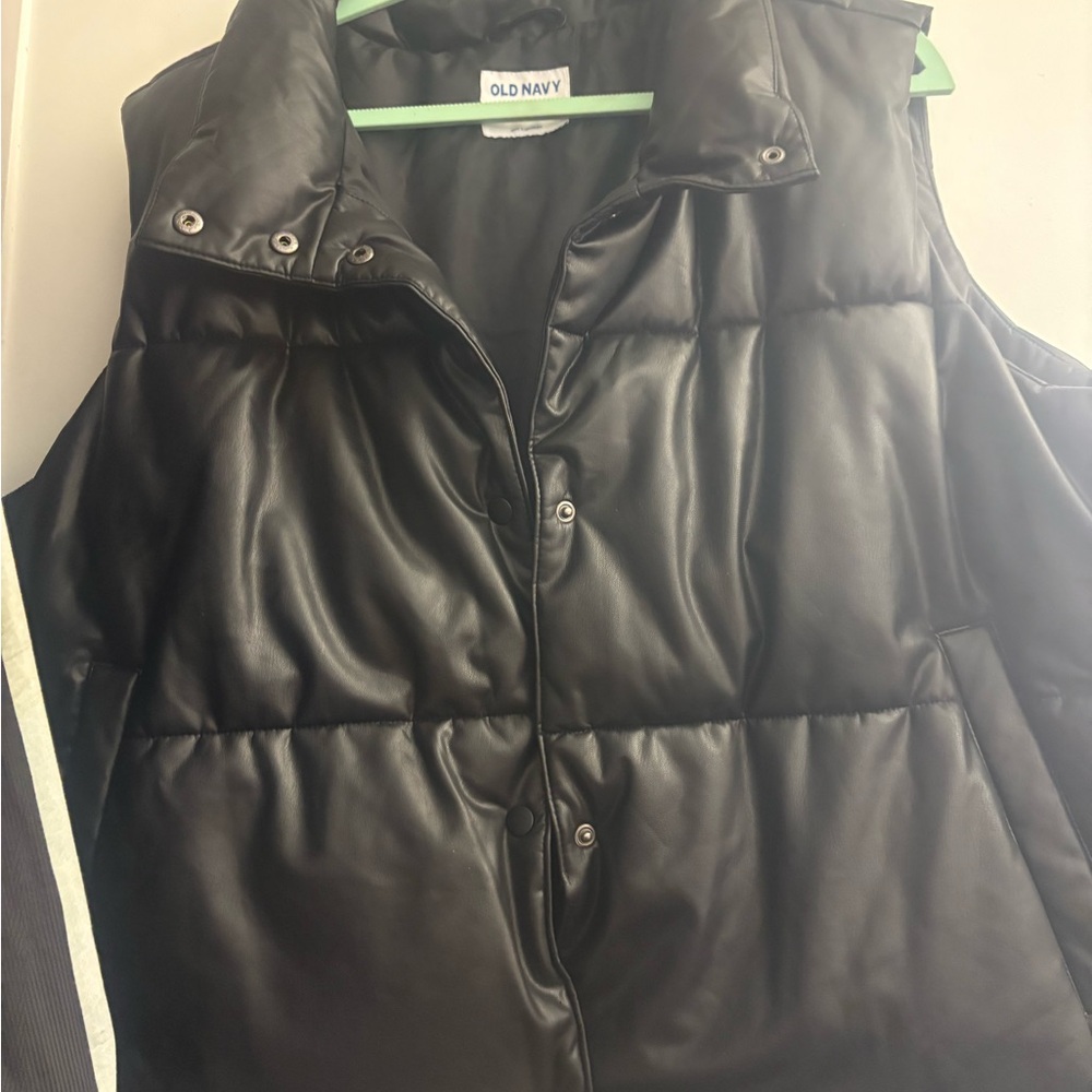 Old Navy Black Puffer Vest